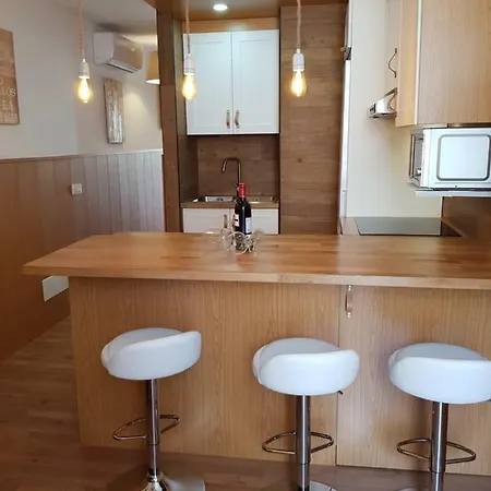 Island Friendly بلايا ديل إنغلز