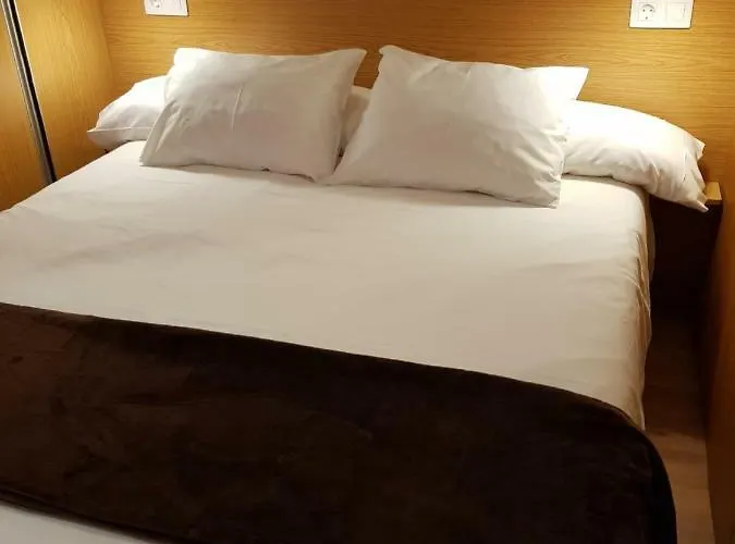 Island Friendly بلايا ديل إنغلز